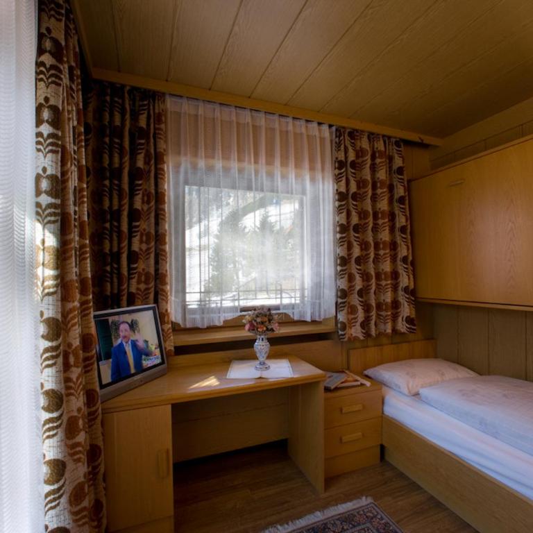 Pensione Haus Erica - Camera Tripla Basic con Bagno in Comune - 1