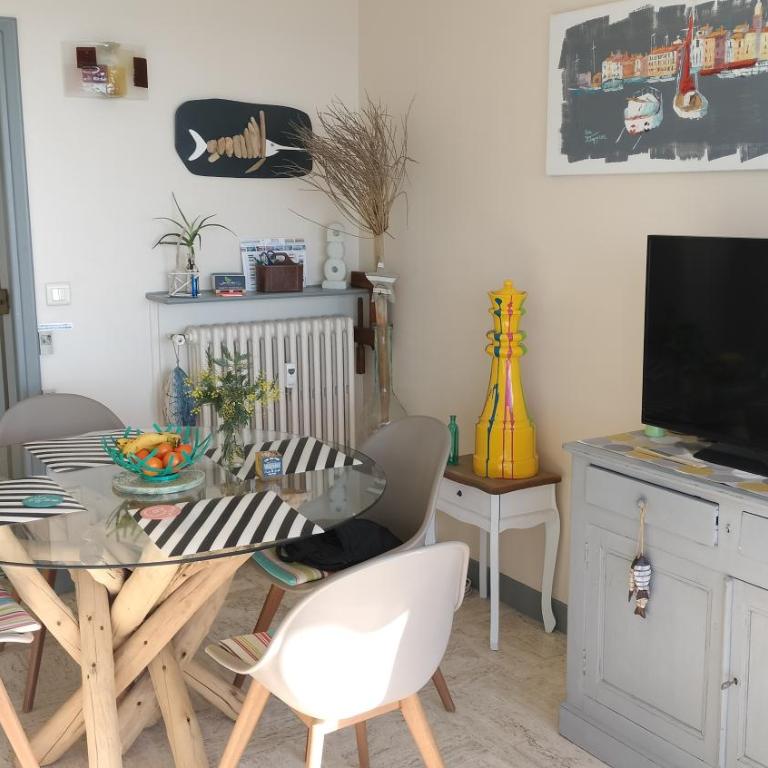 Appartement vue mer panoramique, plage 150M, terrasse, parking privé, clim - Appartement 1 Chambre - 12