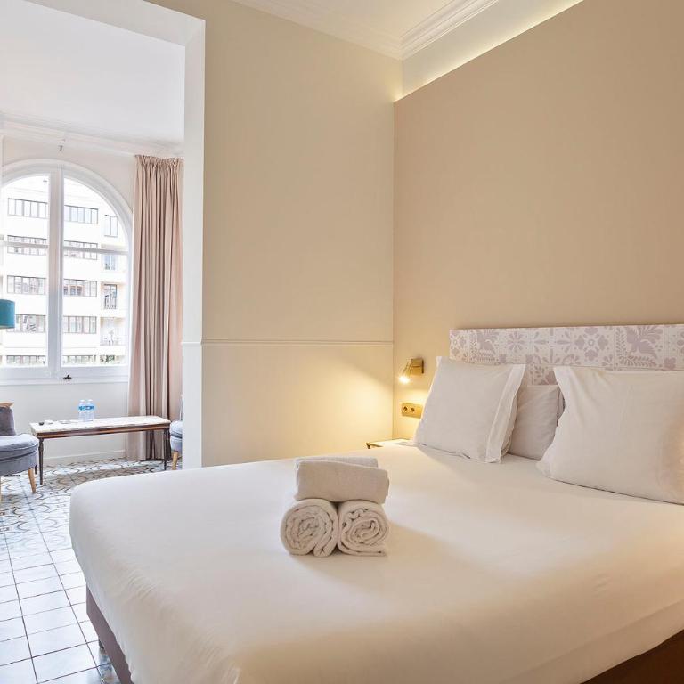Mihlton Barcelona Boutique B&B - Superior Double Room with Courtyard View - 1