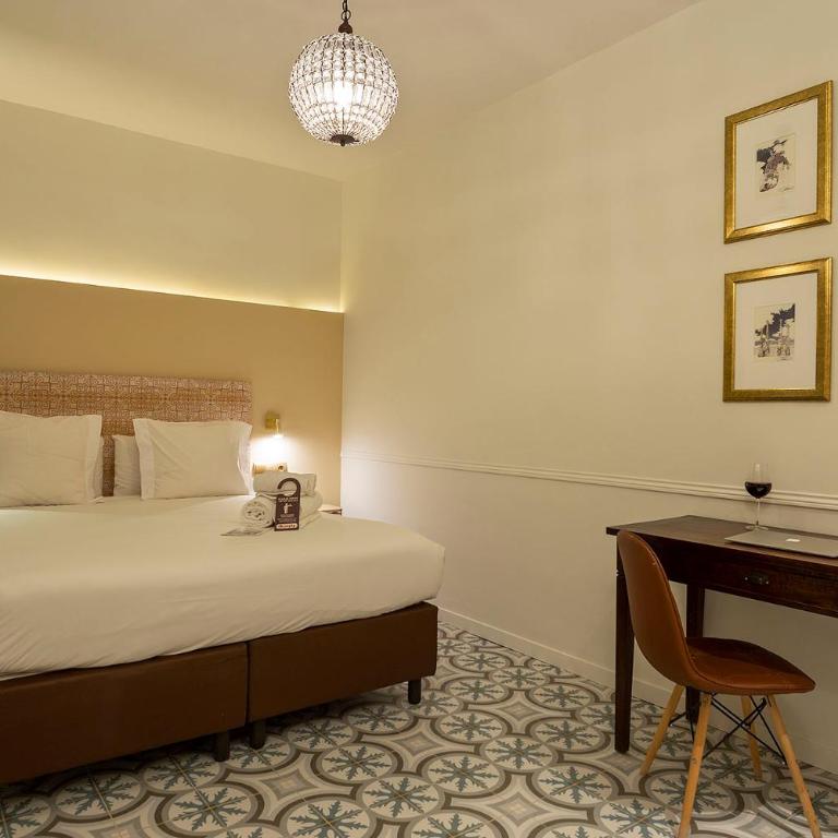 Mihlton Barcelona Boutique B&B - Standard Double Room Interior - 1