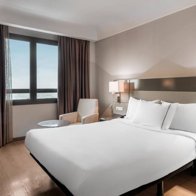 AC Hotel Iberia Las Palmas by Marriott - Habitación con cama grande y vistas al mar - 1