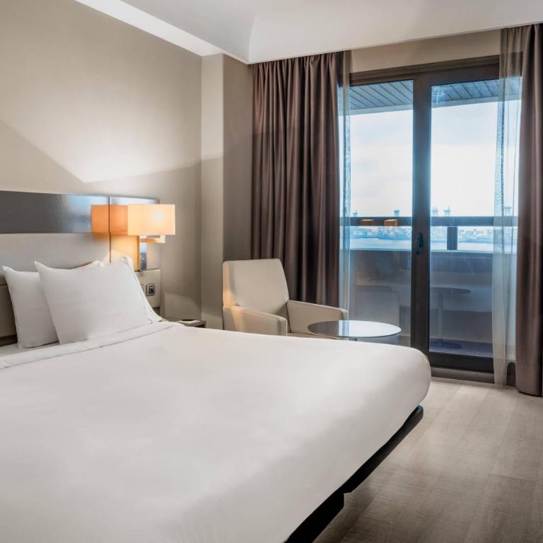 AC Hotel Iberia Las Palmas by Marriott - Habitación con cama extragrande y vistas al mar - 1