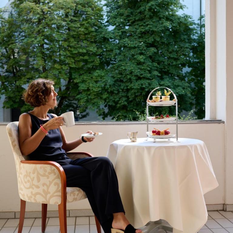 Hotel Mohren - Doppelzimmer mit Balkon und Blick auf den Marktplatz - 1