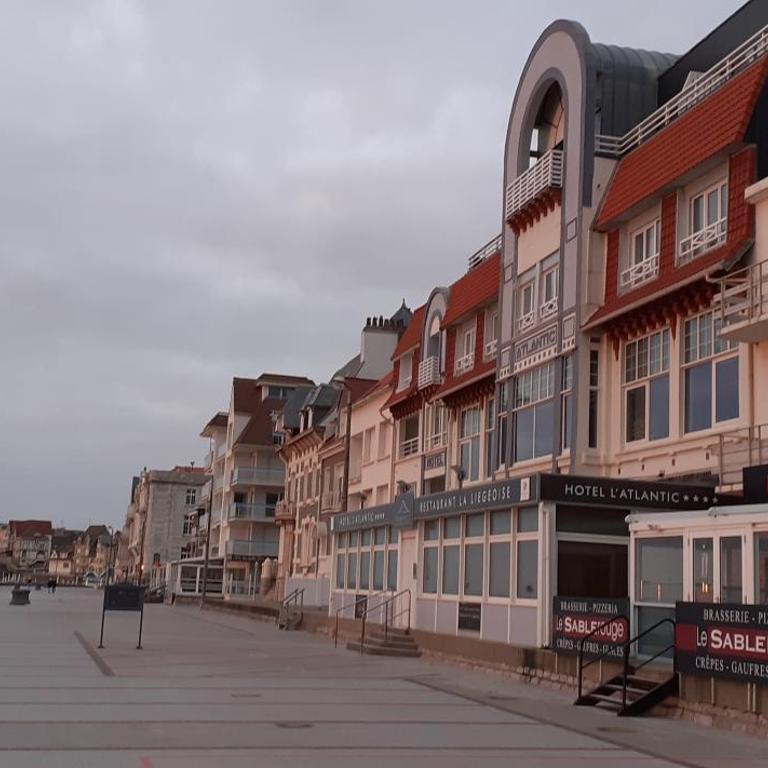 Studio 30 m2 refait à neuf idéalement situé centre ville et plage - Studio - 23