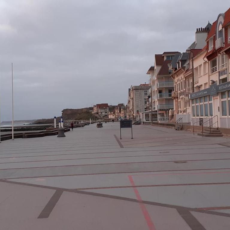 Studio 30 m2 refait à neuf idéalement situé centre ville et plage - Studio - 25