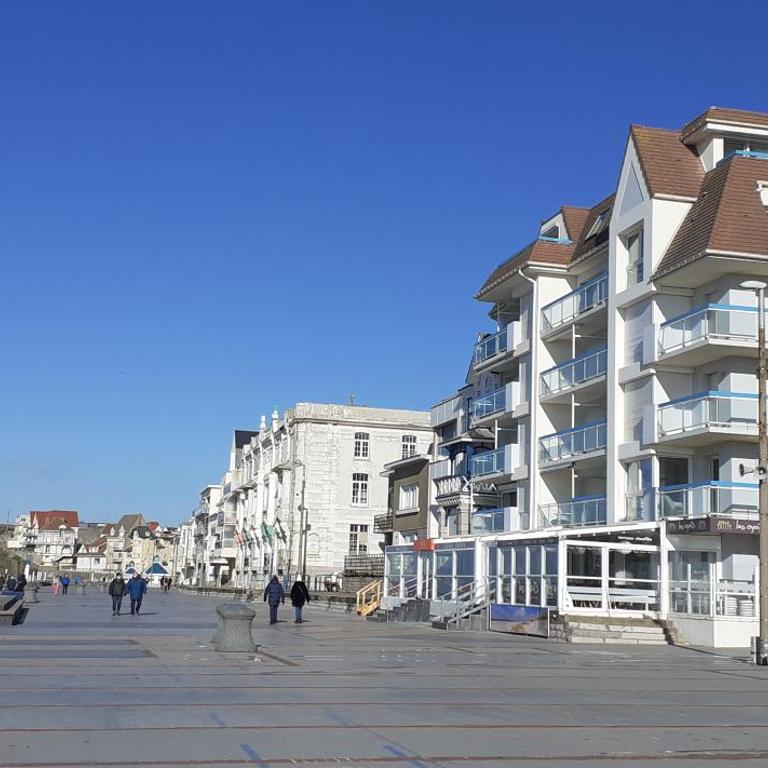 Studio 30 m2 refait à neuf idéalement situé centre ville et plage - Studio - 30