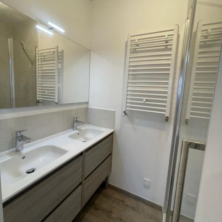 Anne et Stan - Chambres avec petit dejeuner - proche centre ville et circuit - Chambre Double avec Salle de Bains Privative - 7