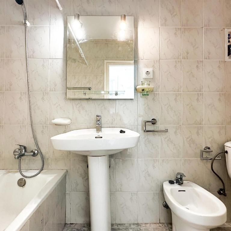 Skol 131 - Studio at Skol Building in Marbella centre with sea views. - Studio - 13