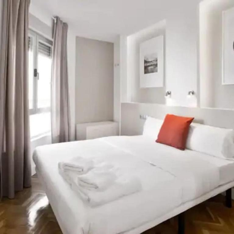 Gran Via by RegalateMadrid - One-Bedroom Apartment - 1