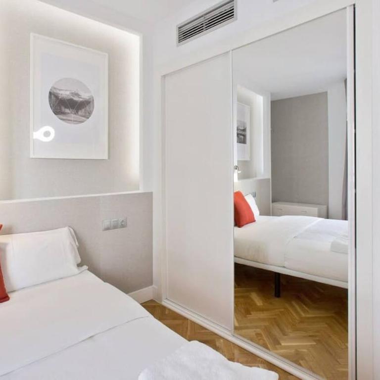 Gran Via by RegalateMadrid - One-Bedroom Apartment - 8