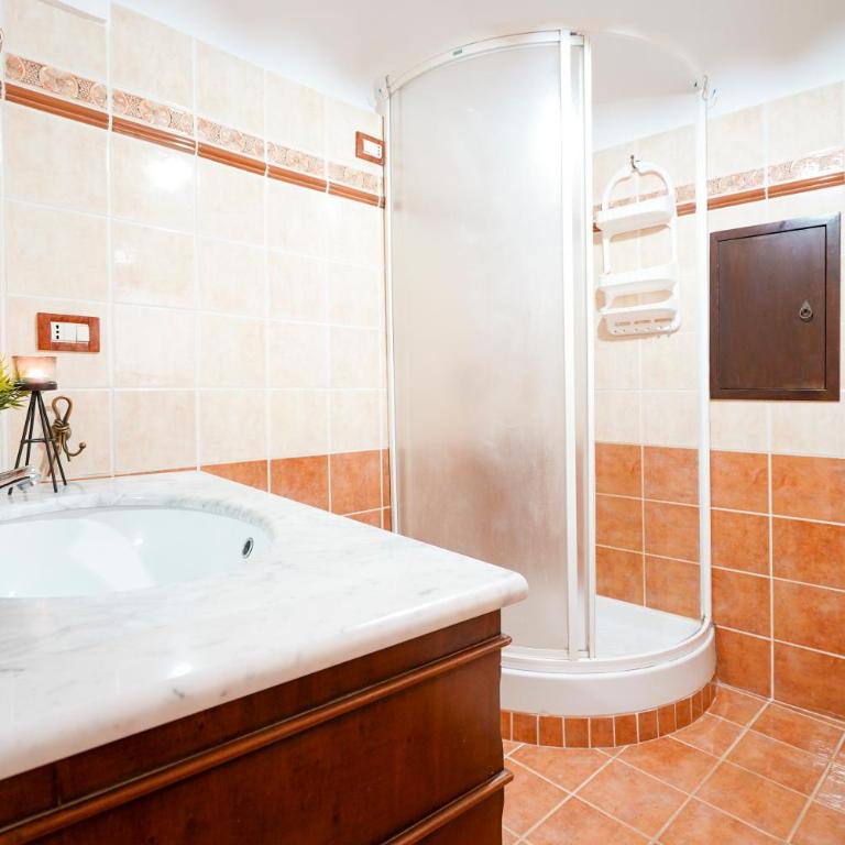 GuestHost - A Casa da Claudia Home with Netflix - Duplex Apartment - 20