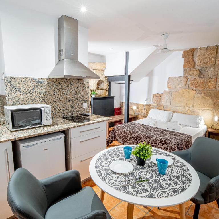 Planta baja en la muralla romana junto a la Catedral - Apartamento de 1 dormitorio - 1
