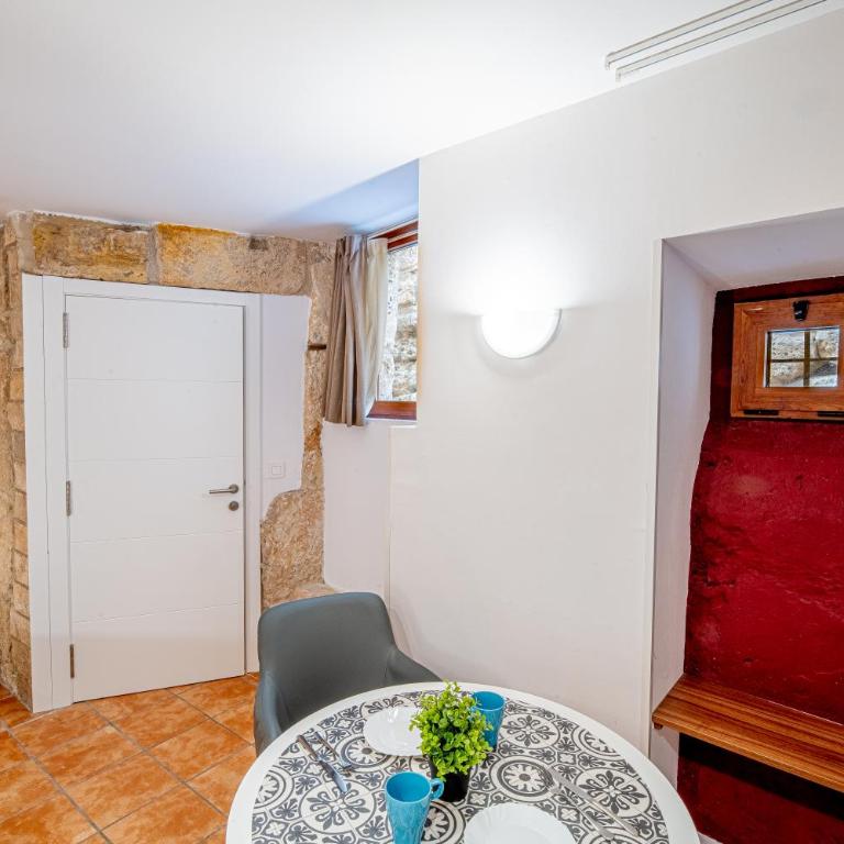 Planta baja en la muralla romana junto a la Catedral - Apartamento de 1 dormitorio - 13