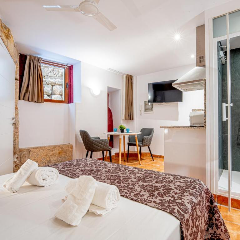 Planta baja en la muralla romana junto a la Catedral - Apartamento de 1 dormitorio - 3