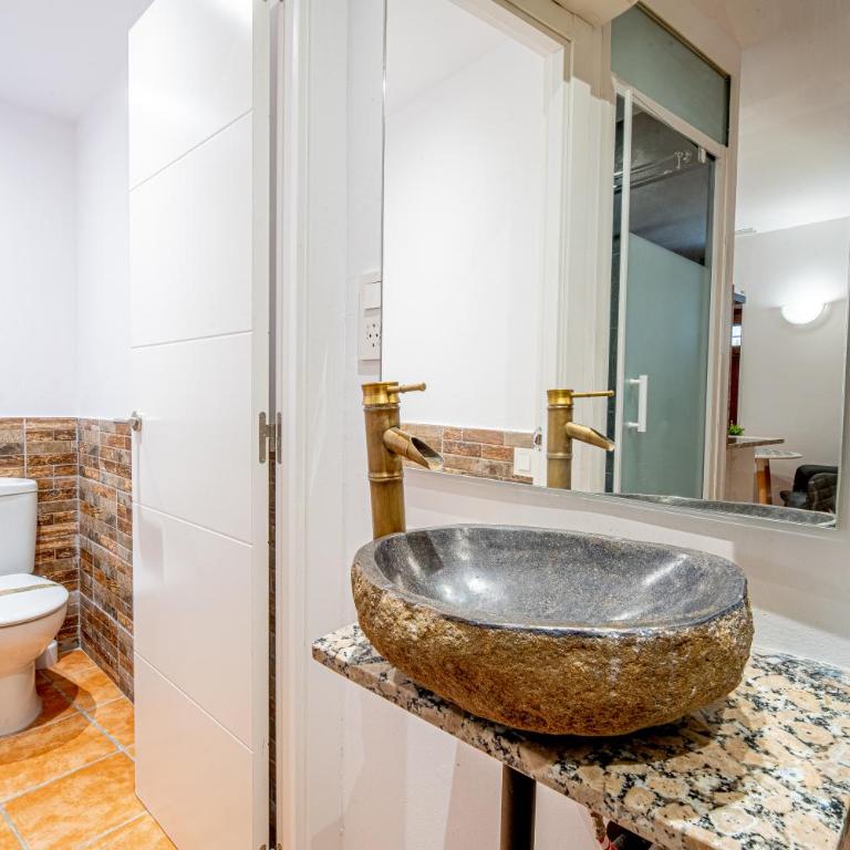 Planta baja en la muralla romana junto a la Catedral - Apartamento de 1 dormitorio - 9