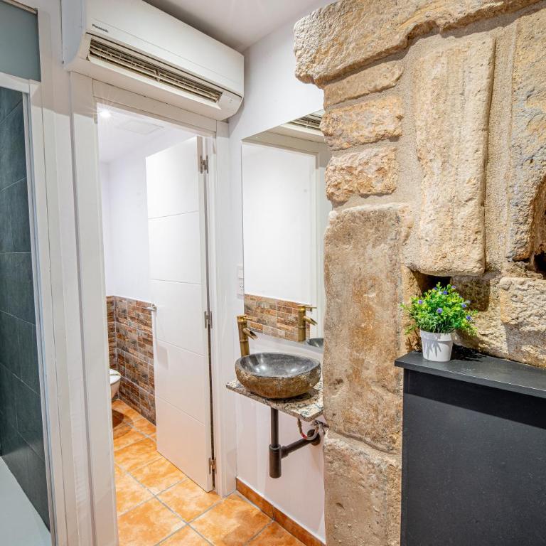Planta baja en la muralla romana junto a la Catedral - Apartamento de 1 dormitorio - 8