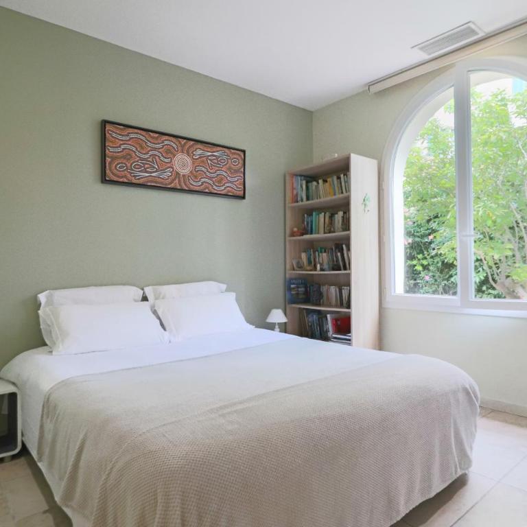 Charming Villa with Jacuzzi at 200m from beaches - Villa - 9
