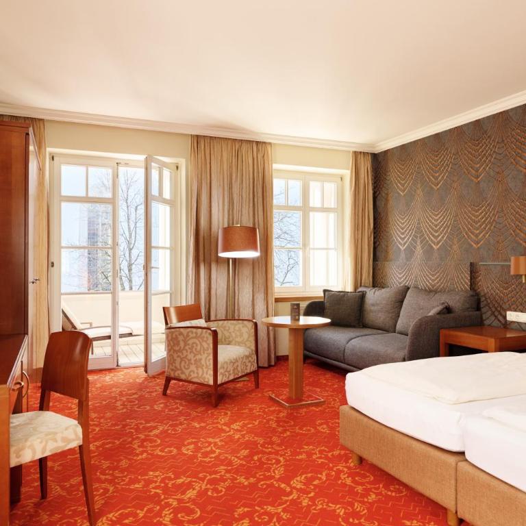 Hotel Mohren - Doppelzimmer mit Balkon und Blick auf den Marktplatz - 5