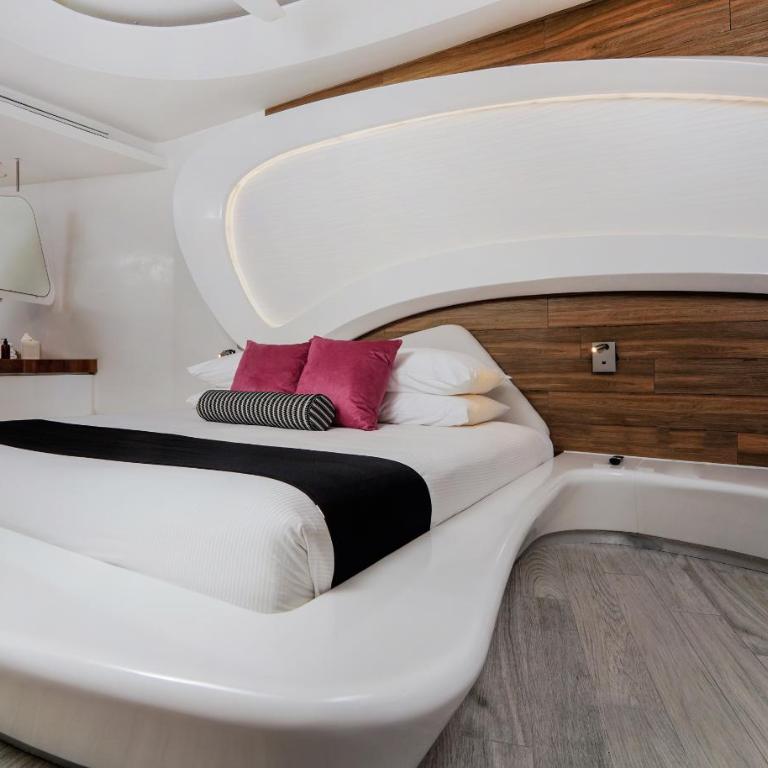 The Carmen Hotel - Ocean Front - Standard King Room - 2