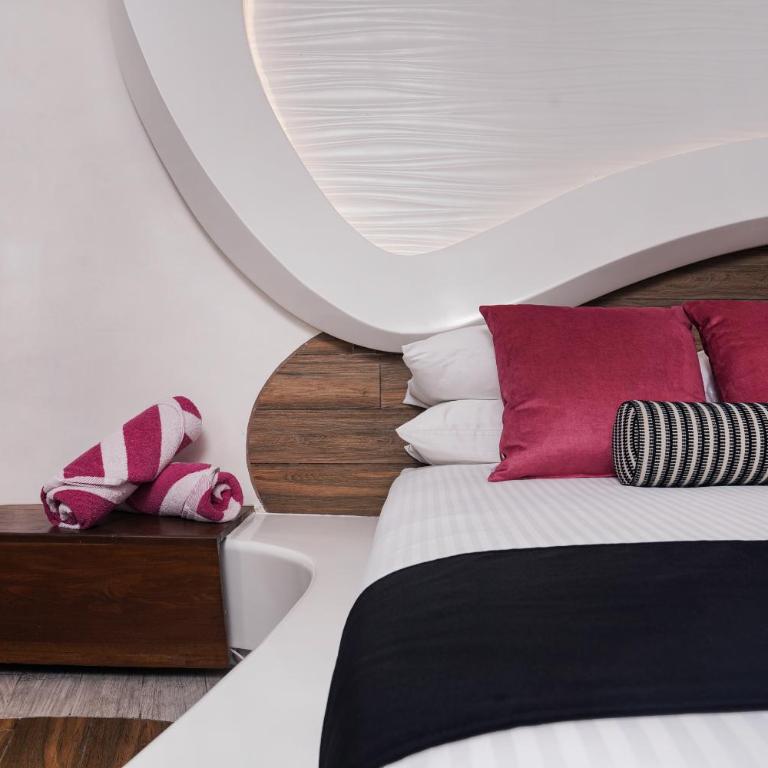 The Carmen Hotel - Ocean Front - Deluxe Queen Room with Two Queen Beds - 3