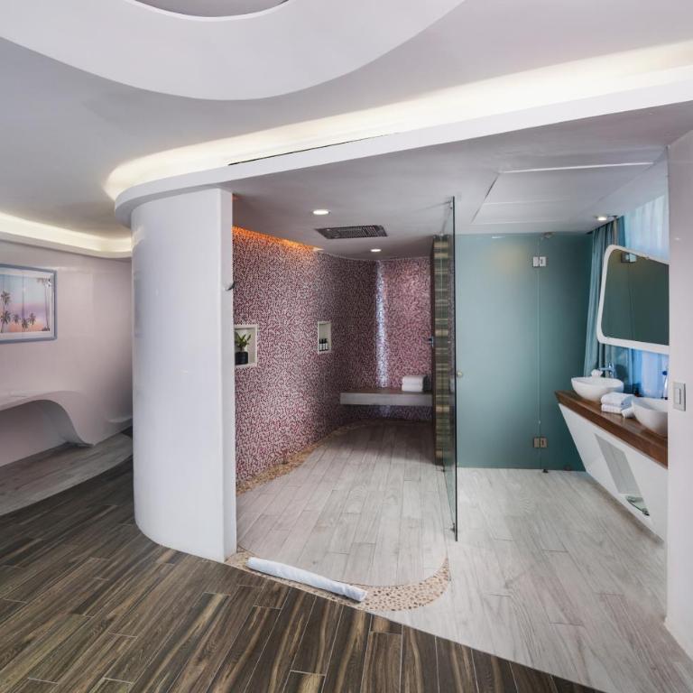 The Carmen Hotel - Ocean Front - Deluxe Suite with Sea View - 3
