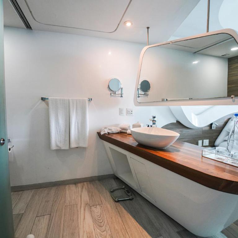 The Carmen Hotel - Ocean Front - Deluxe Suite with Sea View - 2