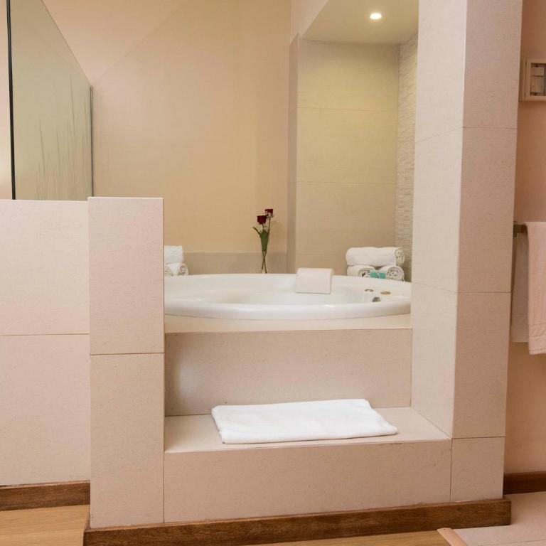 Holiday Inn Montevideo by IHG - Suite de un dormitorio con bañera de hidromasaje - Fumadores - 3