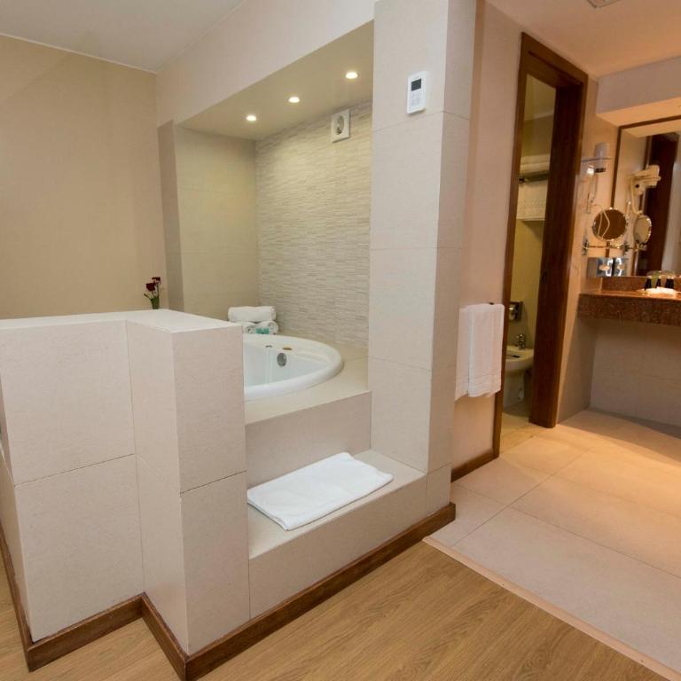 Holiday Inn Montevideo by IHG - Suite de un dormitorio con bañera de hidromasaje - Fumadores - 23
