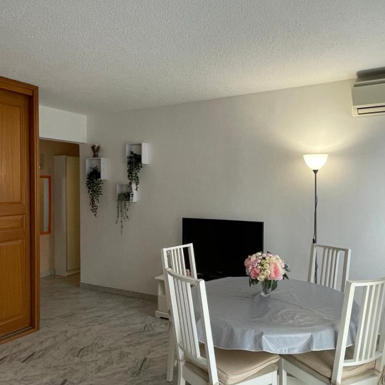 JUAN LES PINS, T2 Cosy et confortable, avec PARKING en sous-sol, proche plages et commerces - One-Bedroom Apartment - 8