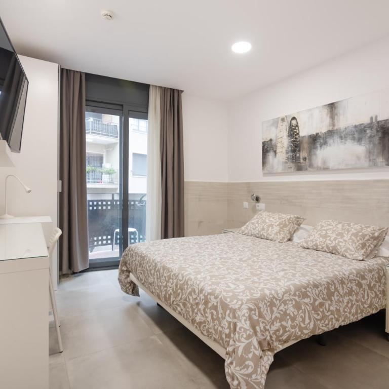 Hostal House - Double Room with Private Bathroom and Balcony - 2