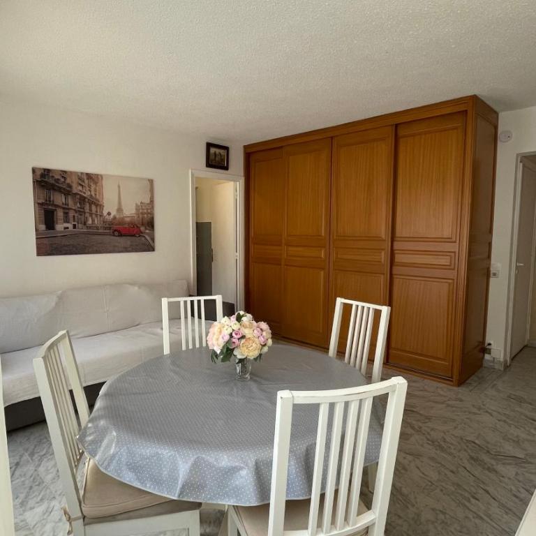 JUAN LES PINS, T2 Cosy et confortable, avec PARKING en sous-sol, proche plages et commerces - One-Bedroom Apartment - 7