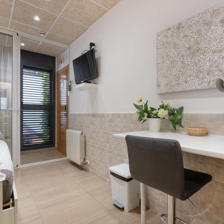 Hostal House - Single Room with Private Bathroom - 1