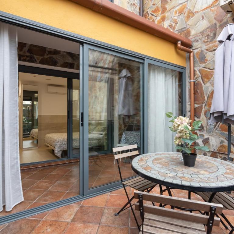 Hostal House - Double Room with Terrace - 3