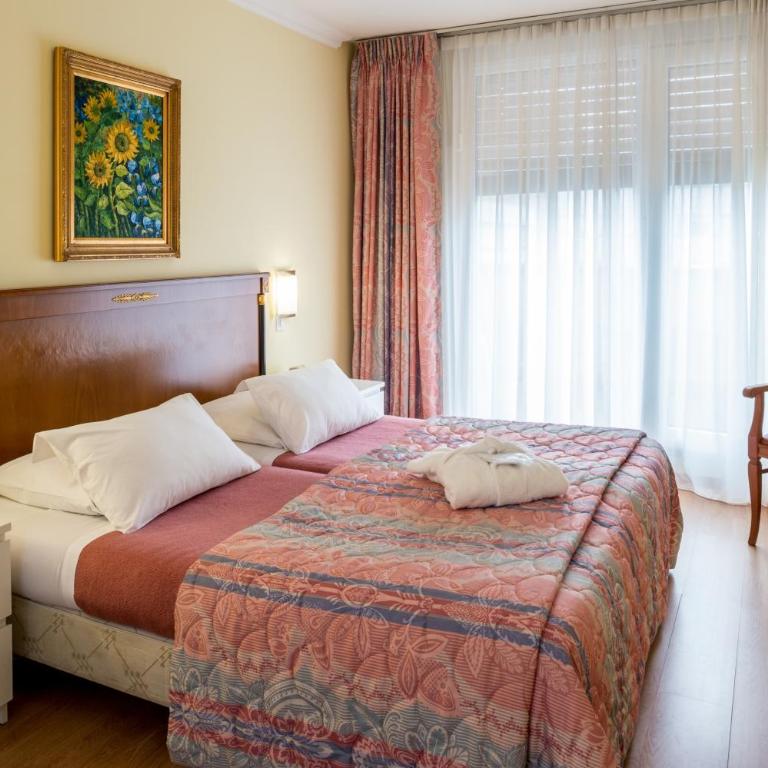 Hotel Churchill - Chambre Lits Jumeaux Supérieure - 2