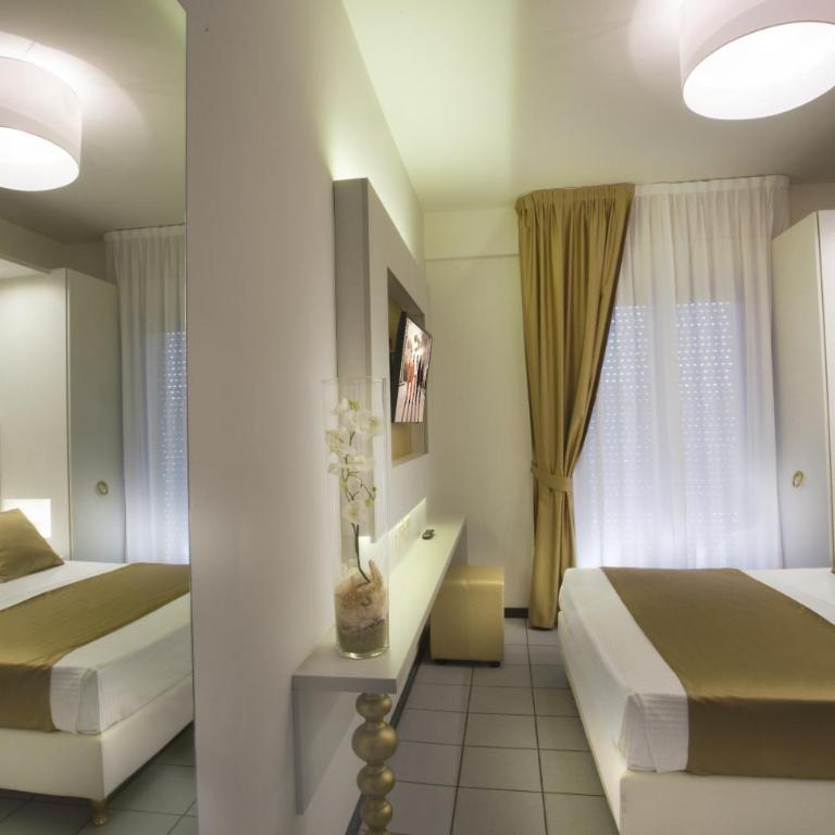 Hotel Ambassador - Deluxe Double or Twin Room - 3