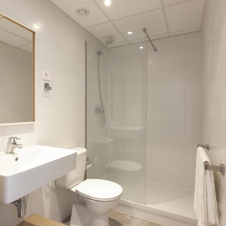SmartRoom Barcelona - Deluxe Quadruple Room - 4