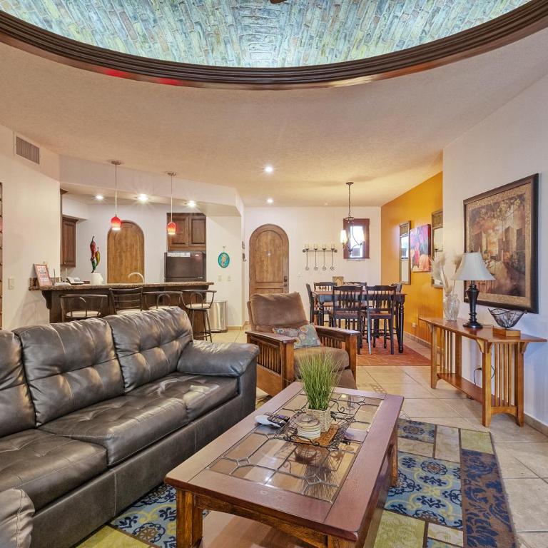 Bella Sirena Luxury Resort 205-D - Two-Bedroom Apartment - 8