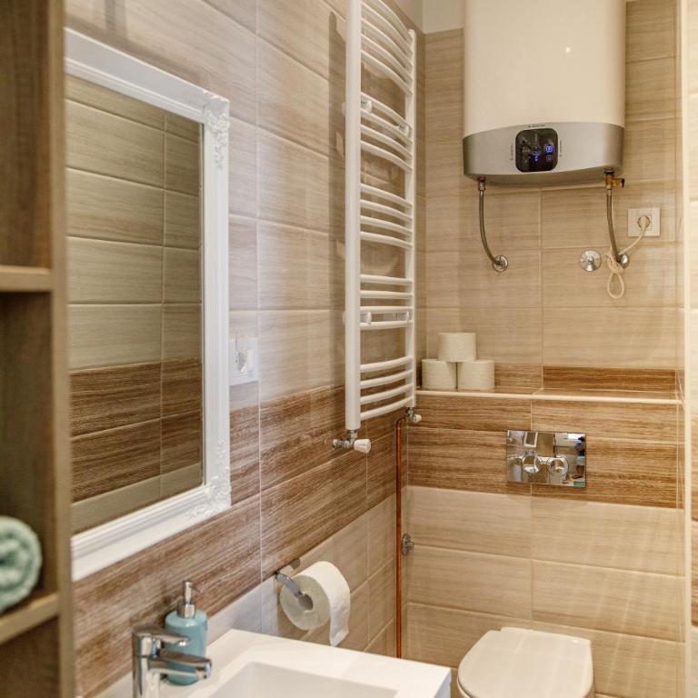 Central Luxury apartment - One-Bedroom Apartment - 15