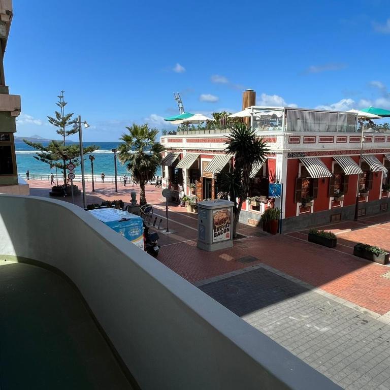 Luxury Seaview Apartment Las Canteras - Three-Bedroom Apartment - 1