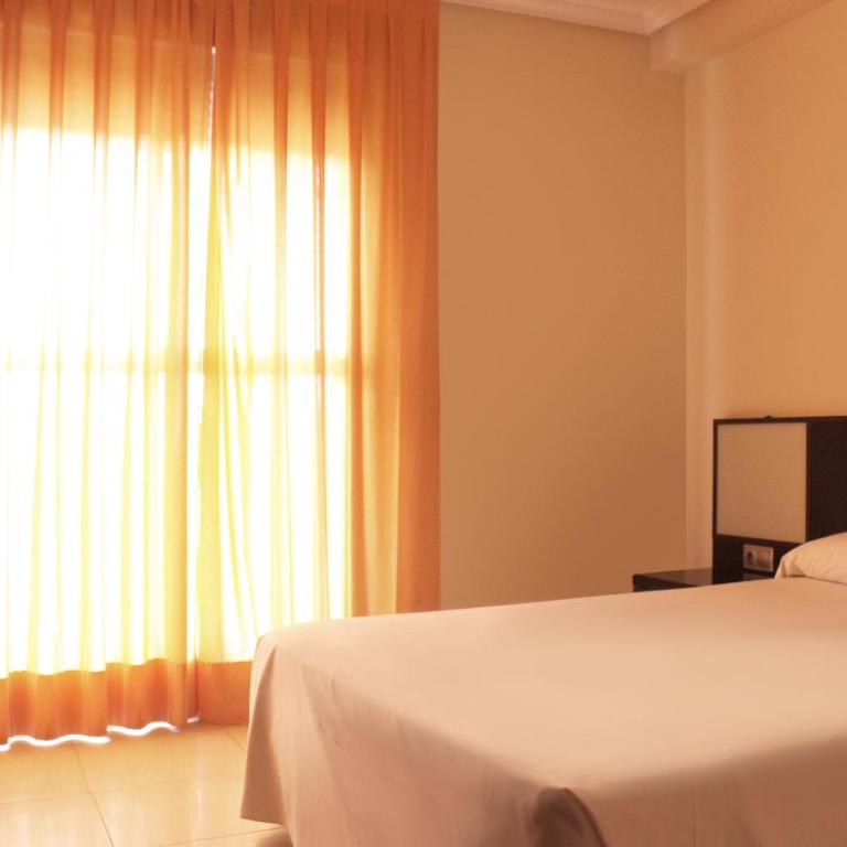 Complejo Turístico Marina Rey - Apartamento Ático de 1 dormitorio con terraza y vistas a la piscina - 4