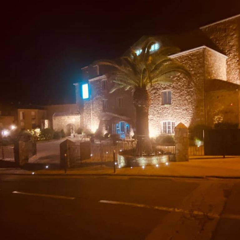 Farniente et douceur en plein Centre de Calvi - Two-Bedroom Apartment - 23