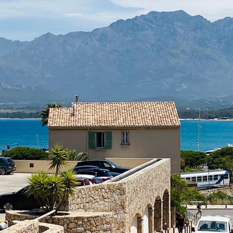 Farniente et douceur en plein Centre de Calvi - Two-Bedroom Apartment - 16