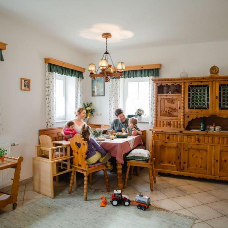 Ferienwohnung Stiegelbauer Zirbe - Apartment mit 3 Schlafzimmern - 2