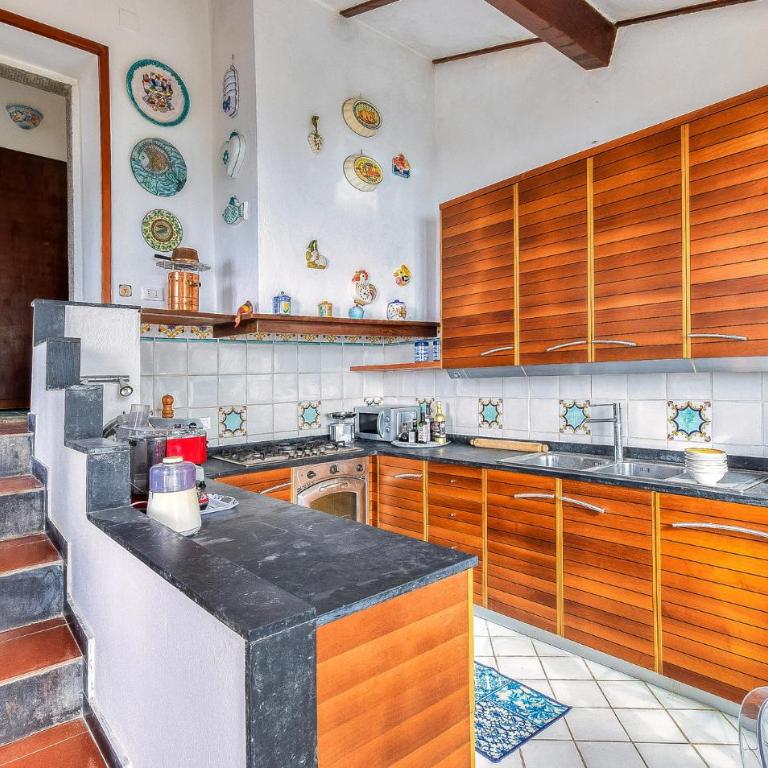 Awesome Home In La Spezia With Wifi - Casa Vacanze con 4 Camere da Letto - 17