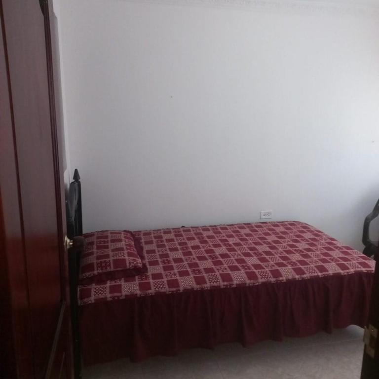 Confortable Casa Amoblada -Osman Mier - Four-Bedroom House - 7