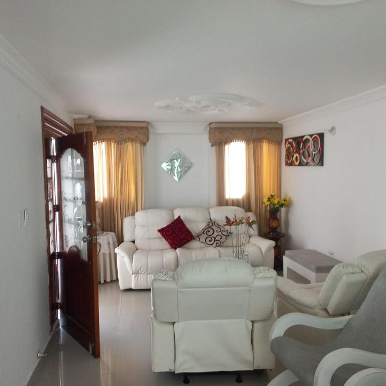 Confortable Casa Amoblada -Osman Mier - Four-Bedroom House - 12