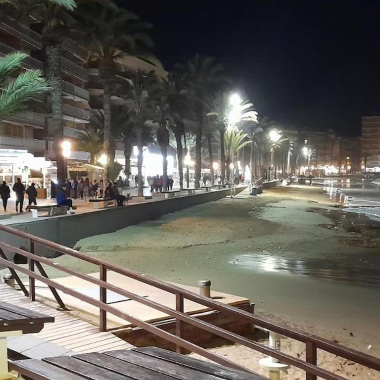 Apartment Los Locos Beach with Balcony and Wi-Fi - One-Bedroom Apartment - 32