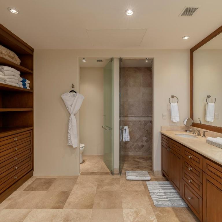 Alegranza Luxury Resort - All Master Suite - Three-Bedroom Villa - 13