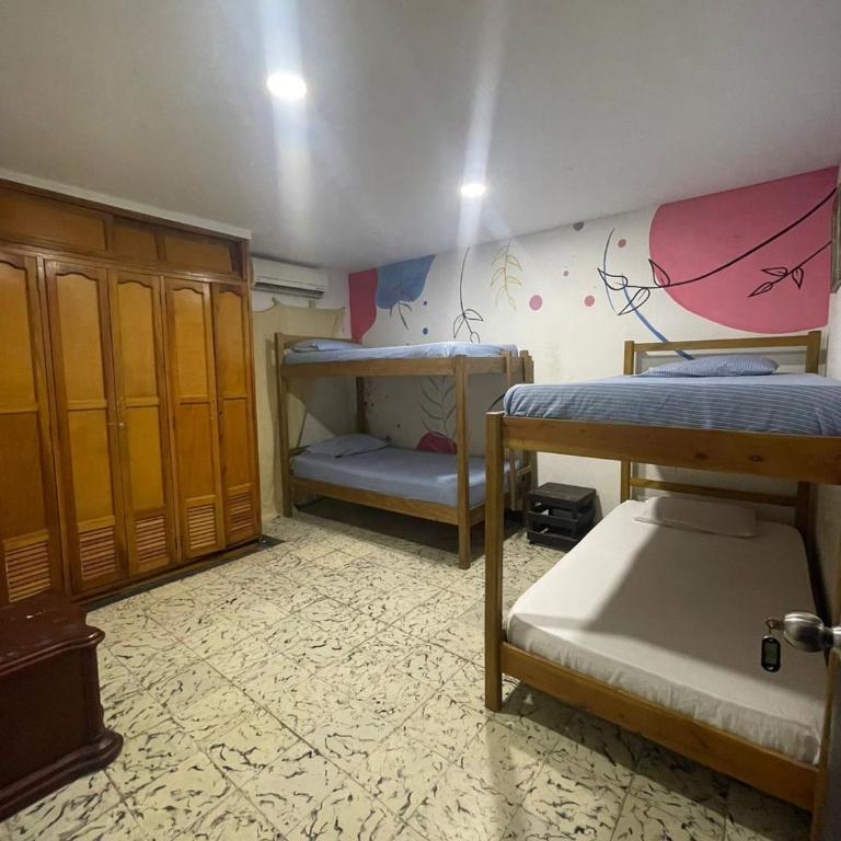 Hostal Casa Tropicalia - Habitación Cuádruple Clásica - 1