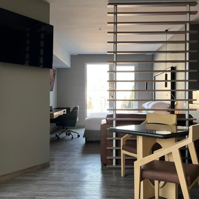 Ramada by Wyndham Mexico City Santa Fe - 1 King Bed, Suite Terrace, Non-Smoking - 10